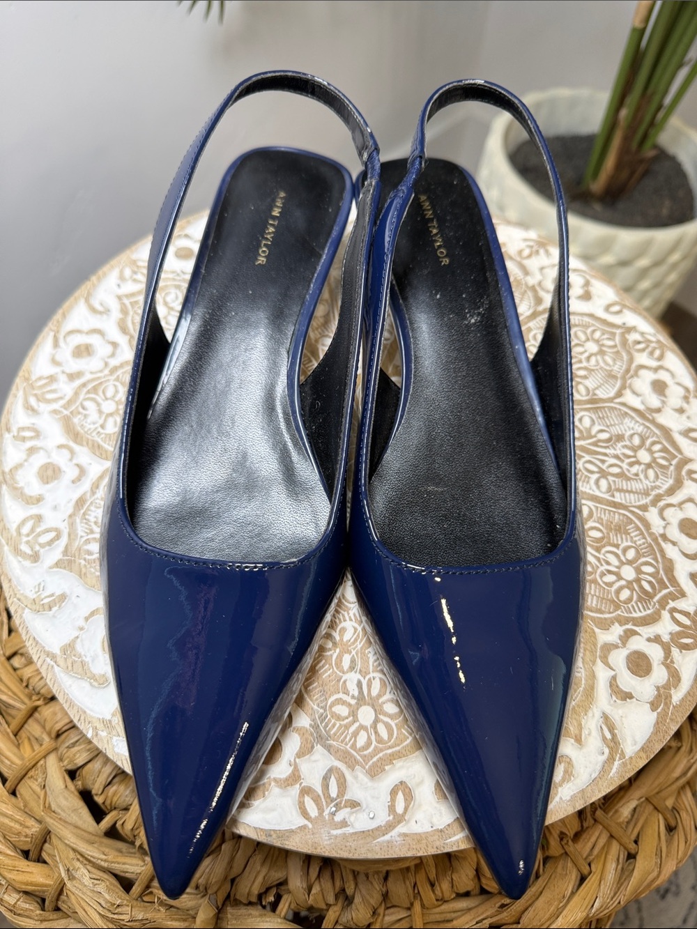 Ann Taylor Navy Blue Patent Slingback Pointed Toe Kitten Heels Pump 7.5